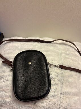Leather Crossbody Phone Pouch - Black